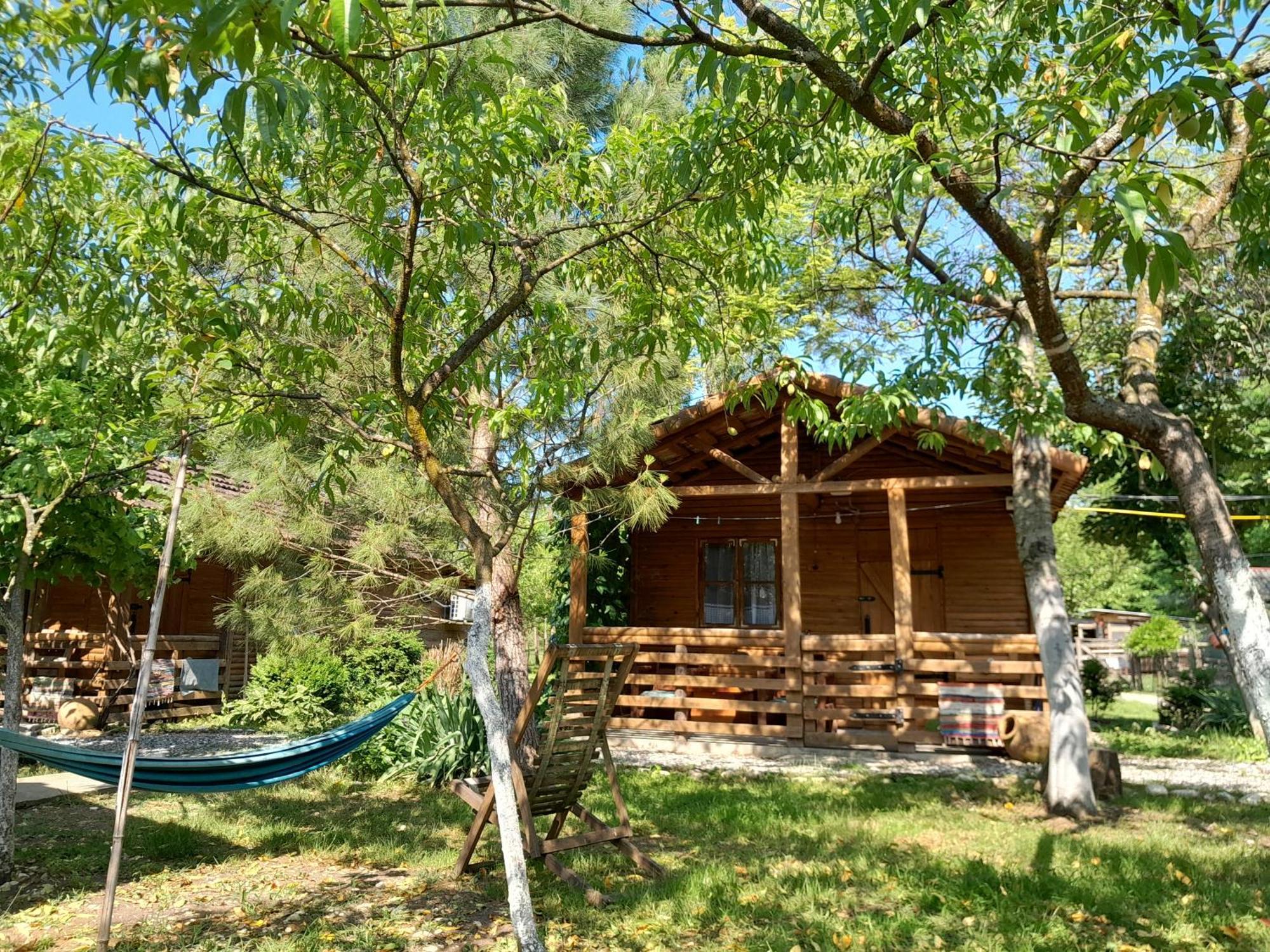 Tiny Houses Genacvale มาร์ทวิลิ ภายนอก รูปภาพ